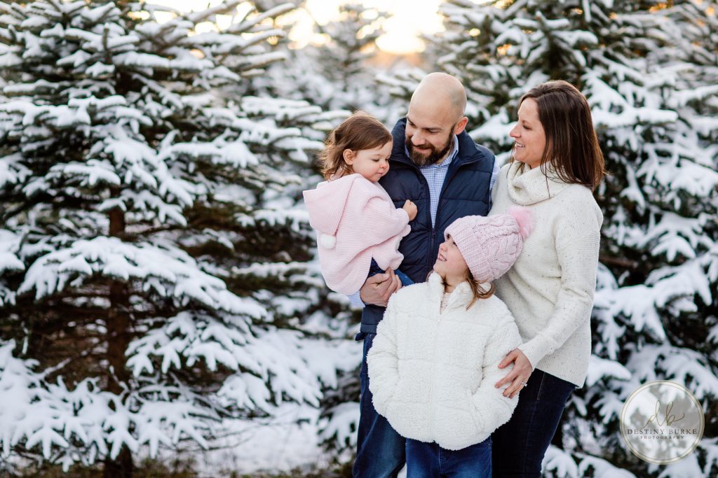 Winter, Christmas, Snow, sunset, poses, family, candid, Mc Pherson Orchards, LeRoy, NY, upstate, Rochester, photographer, photography