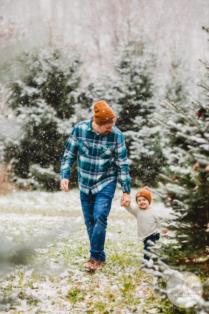 Christmas, Tree, farm, McPherson Orchards, LeRoy, NY, Snow, Family, Posing, Rochester, NY, Photography, Photography, Mini Session, tree farm
