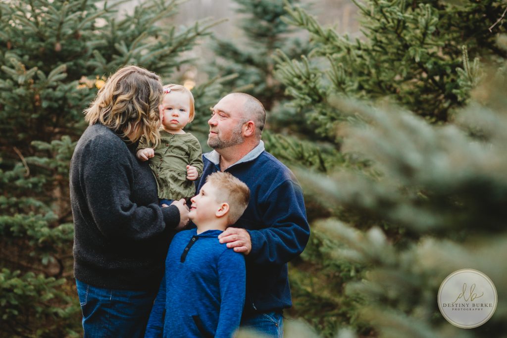 Christmas, Tree, farm, McPherson Orchards, LeRoy, NY, Snow, Family, Posing, Rochester, NY, Photography, Photography, Mini Session, tree farm