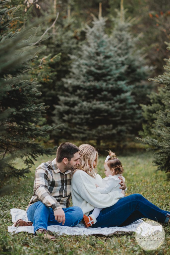 Christmas, Tree, farm, McPherson Orchards, LeRoy, NY, Snow, Family, Posing, Rochester, NY, Photography, Photography, Mini Session, tree farm