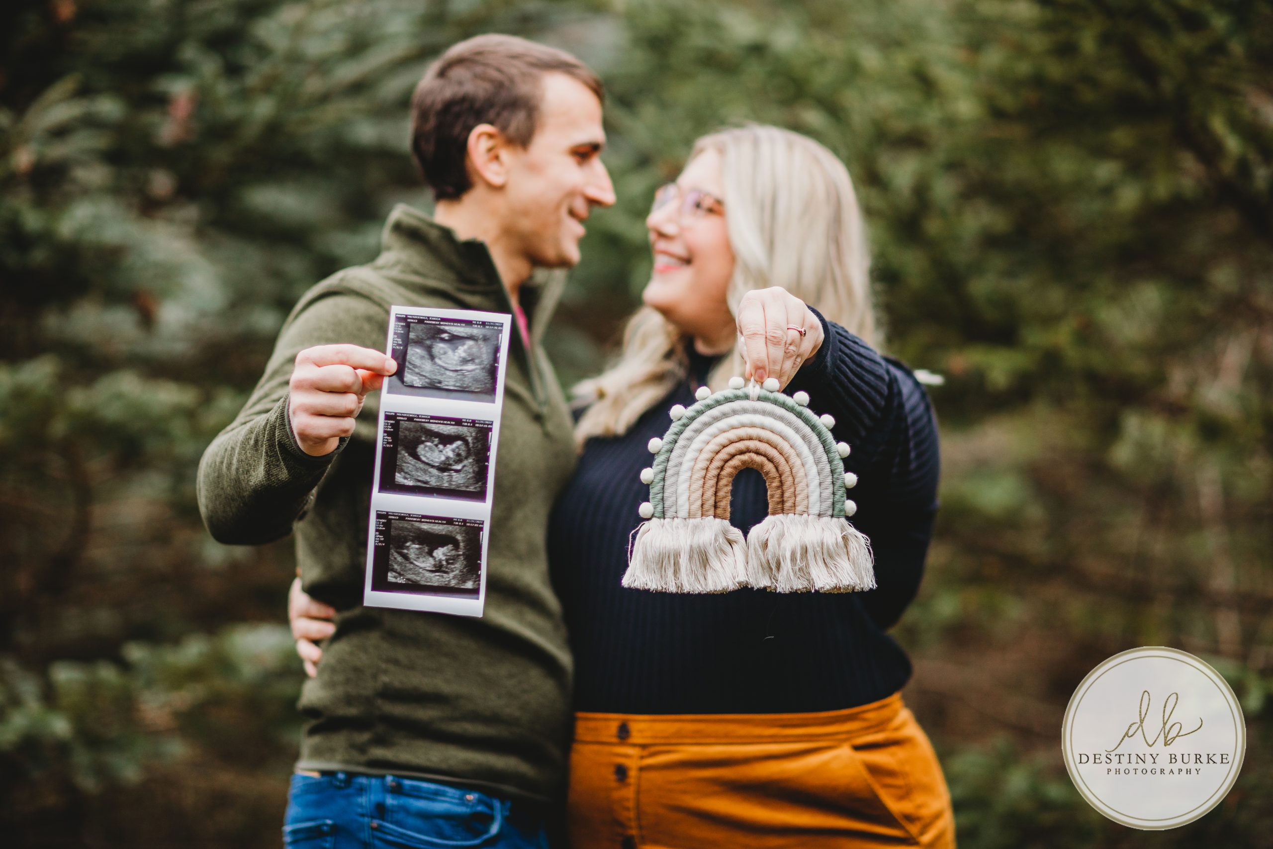 Christmas, Mini, Sessions, McPherson Orchards, LeRoy, NY, photography, photographer, Destiny Burke Photography, rainbow baby, maternity