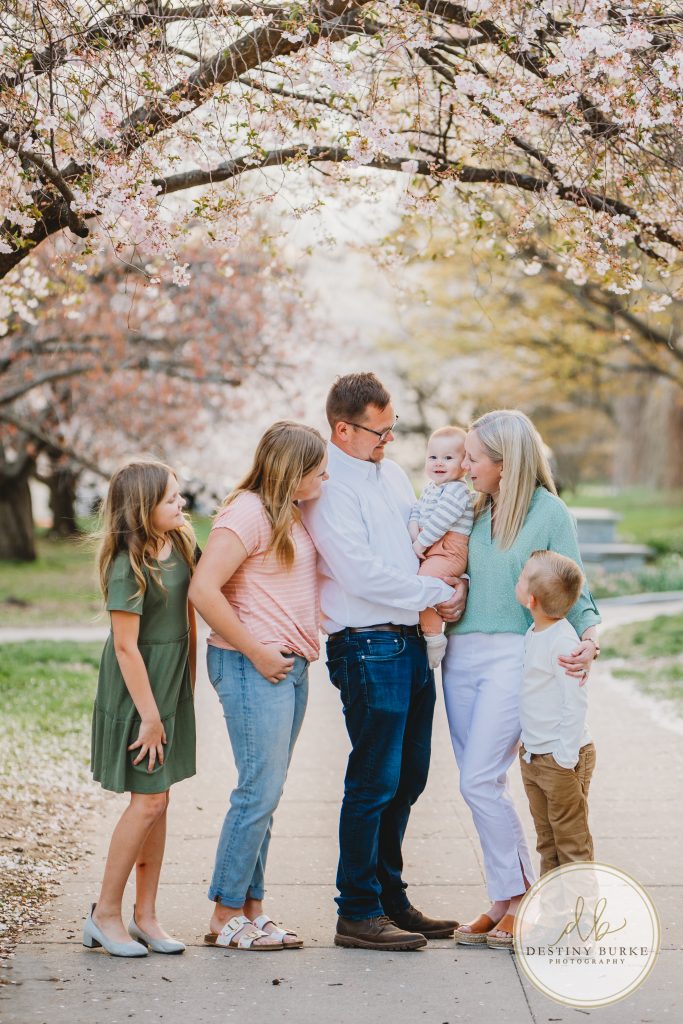 family, family of 6, posing, photography, photographer,