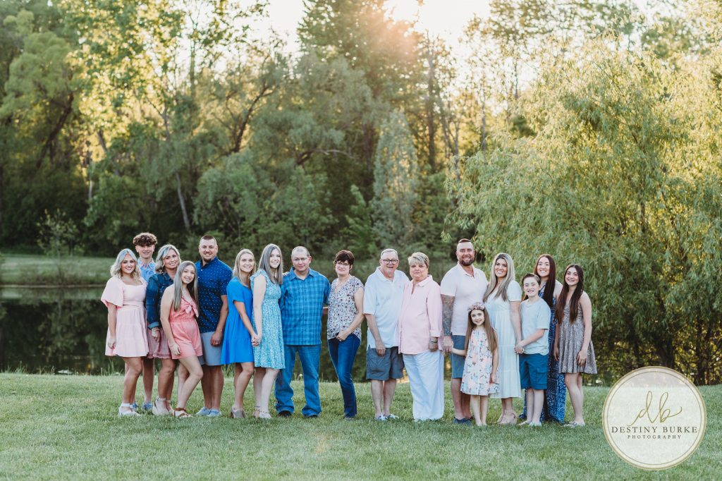 family, posing, outdoor, photography, photographer, upstate, ny, rochester, chili, Black Creek Park, extended