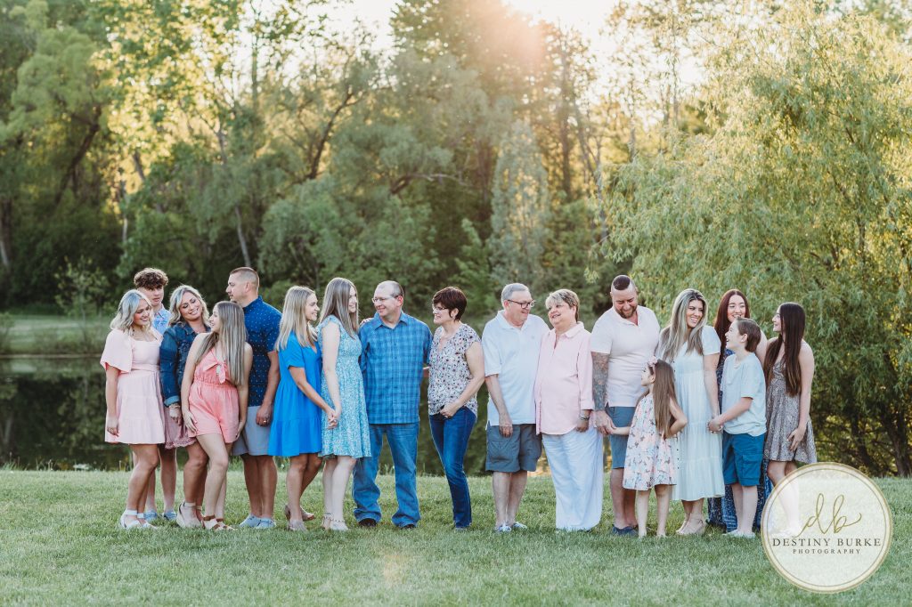 family, posing, outdoor, photography, photographer, upstate, ny, rochester, chili, Black Creek Park, extended