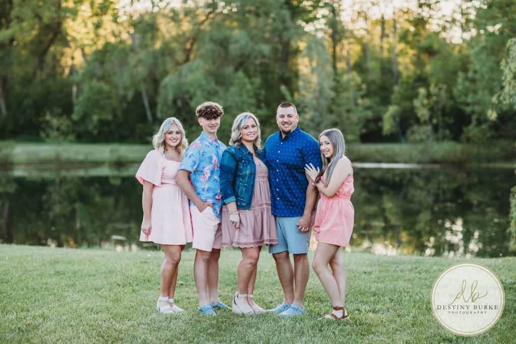 family, posing, outdoor, photography, photographer, upstate, ny, rochester, chili, Black Creek Park, extended