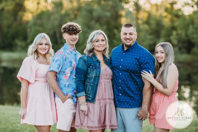family, posing, outdoor, photography, photographer, upstate, ny, rochester, chili, Black Creek Park, extended