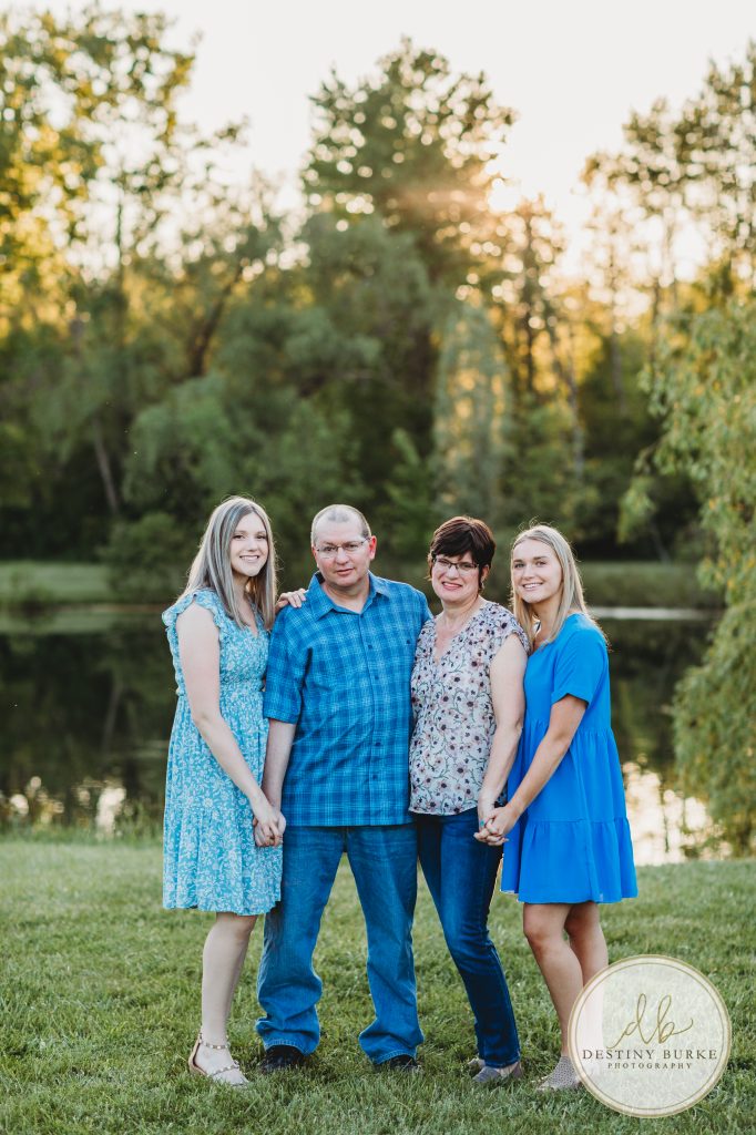 family, posing, outdoor, photography, photographer, upstate, ny, rochester, chili, Black Creek Park, extended