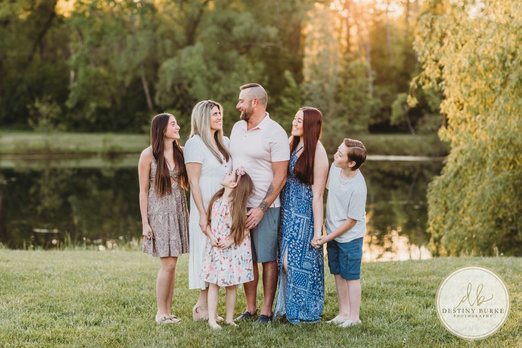 family, posing, outdoor, photography, photographer, upstate, ny, rochester, chili, Black Creek Park, extended