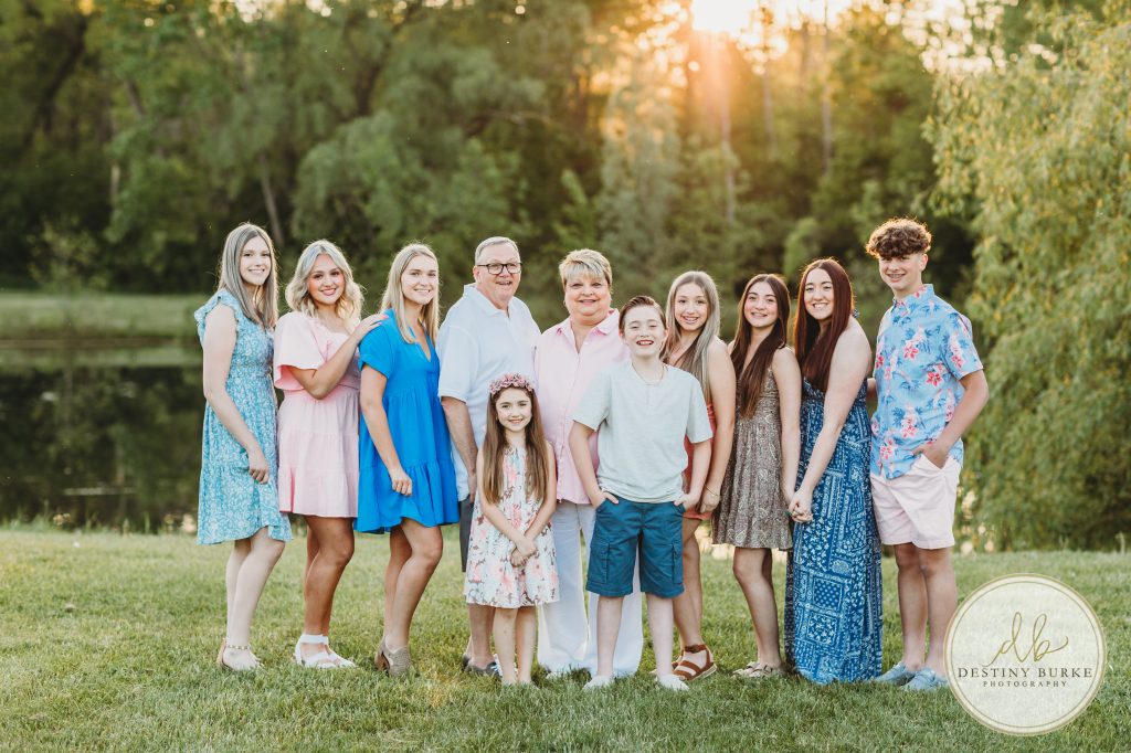 family, posing, outdoor, photography, photographer, upstate, ny, rochester, chili, Black Creek Park, extended