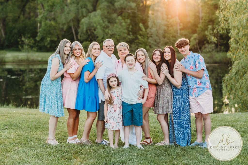 family, posing, outdoor, photography, photographer, upstate, ny, rochester, chili, Black Creek Park, extended