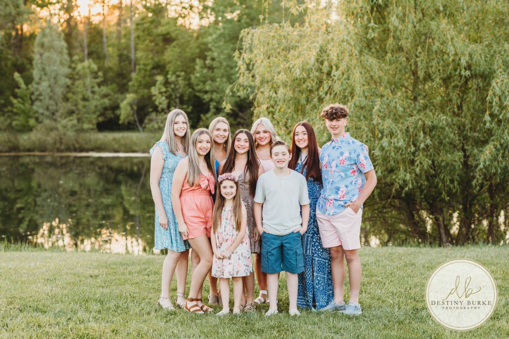 family, posing, outdoor, photography, photographer, upstate, ny, rochester, chili, Black Creek Park, extended