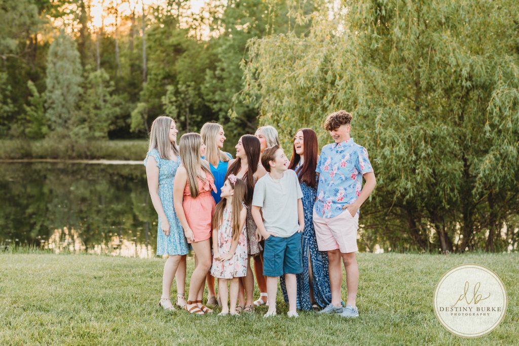 family, posing, outdoor, photography, photographer, upstate, ny, rochester, chili, Black Creek Park, extended