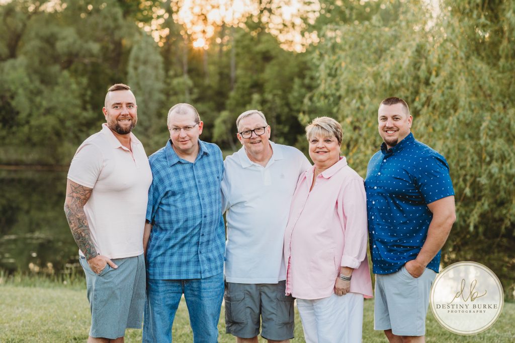family, posing, outdoor, photography, photographer, upstate, ny, rochester, chili, Black Creek Park, extended
