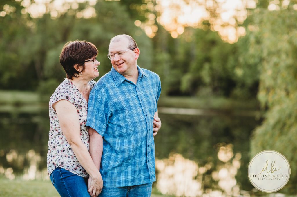 family, posing, outdoor, photography, photographer, upstate, ny, rochester, chili, Black Creek Park, extended
