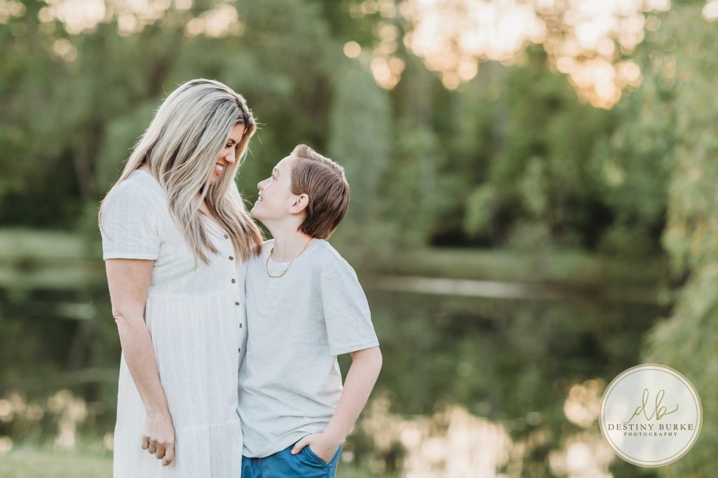 family, posing, outdoor, photography, photographer, upstate, ny, rochester, chili, Black Creek Park, extended