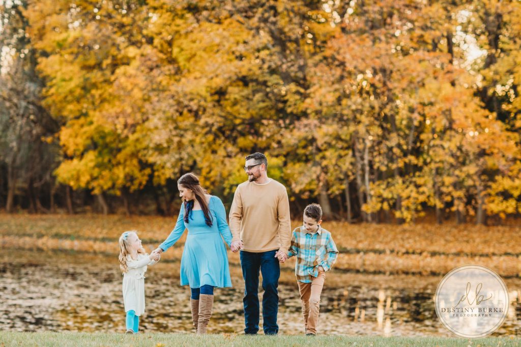 Best family photographer near Rochester, NY, family photography session in the fall, extended family portrait session in Chili, NY, family of four