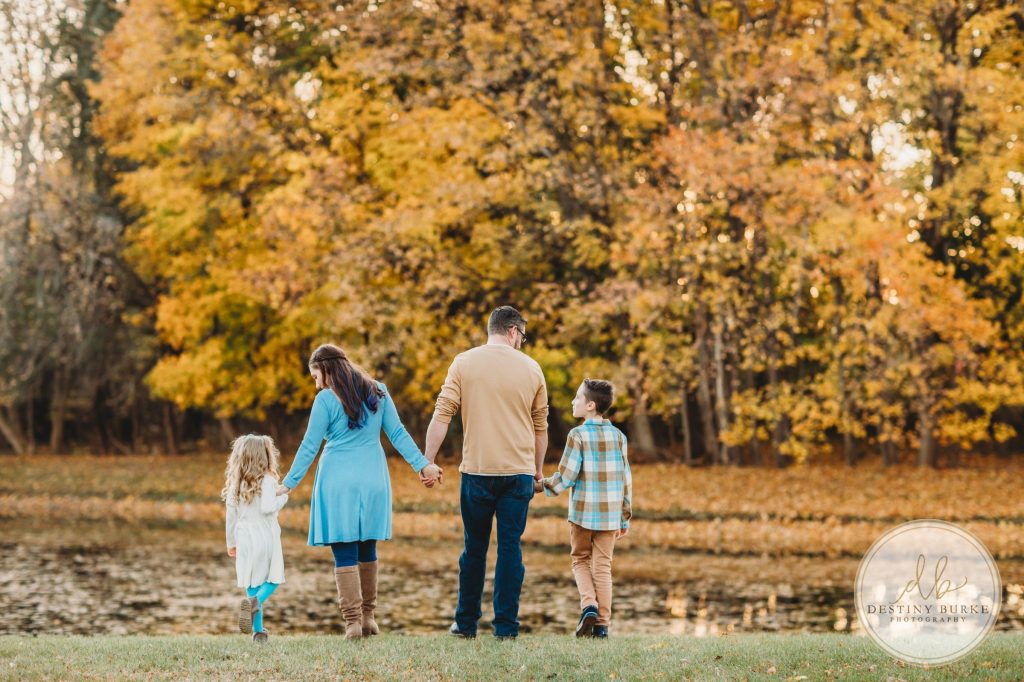 Best family photographer near Rochester, NY, family photography session in the fall, extended family portrait session in Chili, NY, family of four