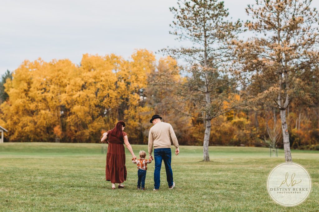 Best family photographer near Rochester, NY, family photography session in the fall, extended family portrait session in Chili, NY, family of four, Black Creek Park,