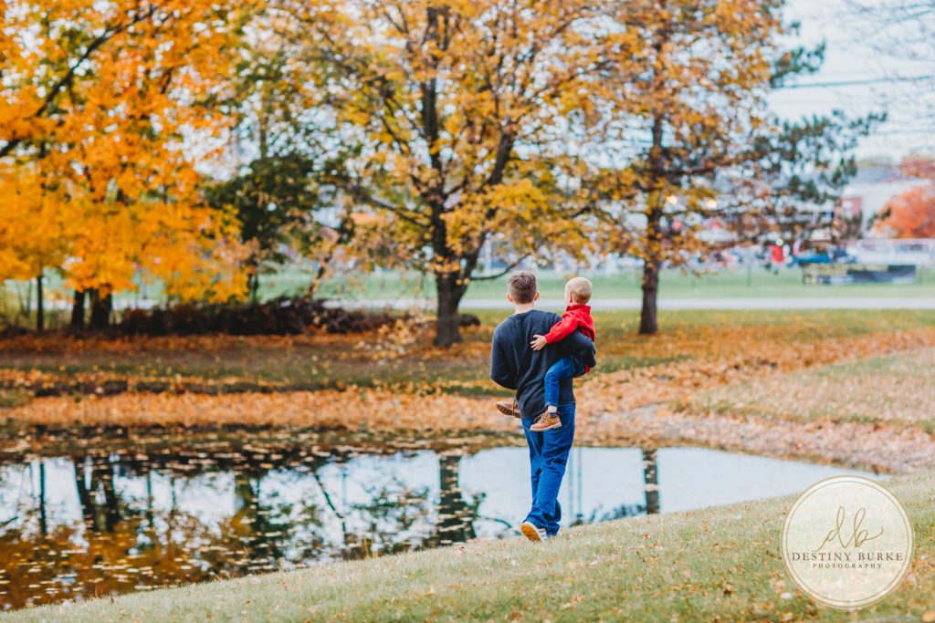 Best family photographer near Rochester, NY, family photography session in the fall, extended family portrait session in Chili, NY, family of ten