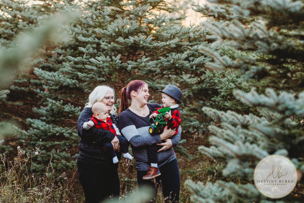 Christmas Mini Photo Sessions near Rochester, NY at McPherson Orchards, Family Photographer
