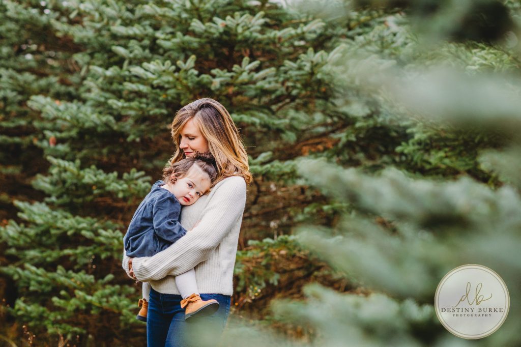 Christmas Mini Photo Sessions near Rochester, NY at McPherson Orchards, Family Photographer
