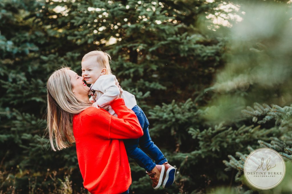 Christmas Mini Photo Sessions near Rochester, NY at McPherson Orchards, Family Photographer
