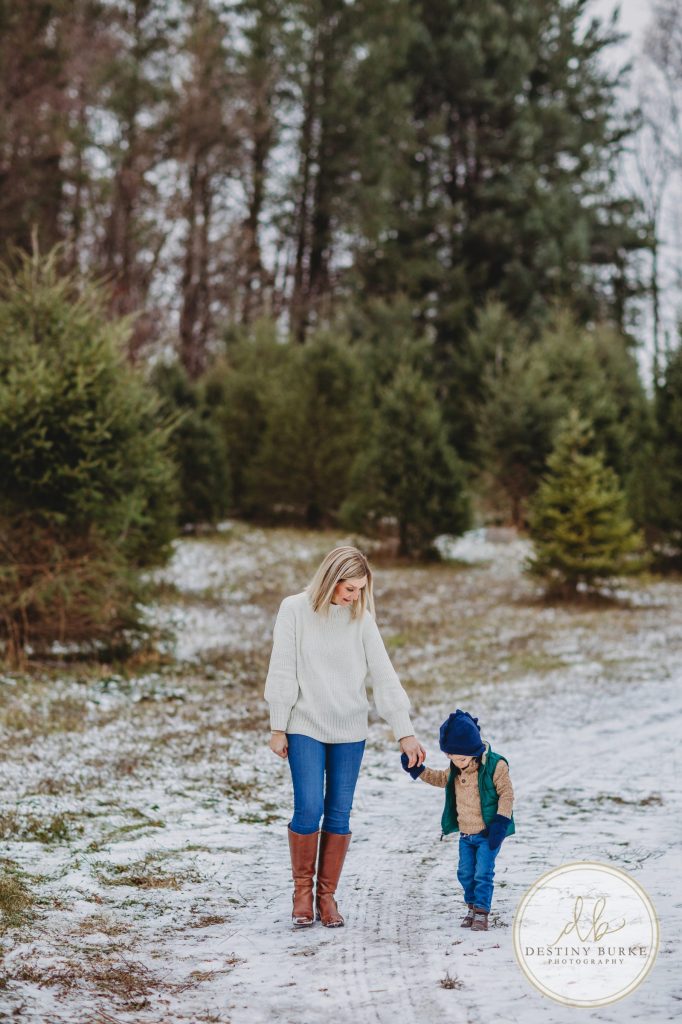 Christmas Mini Photo Sessions near Rochester, NY at McPherson Orchards, Family Photographer