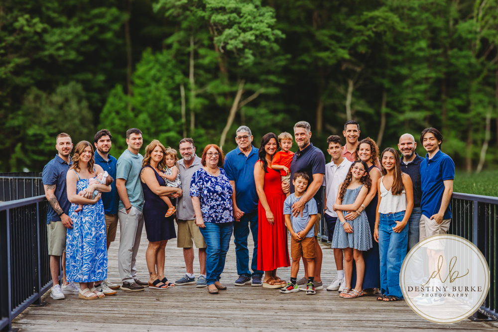best extended family photographer near rochester ny irondequoit photoshoot locations for large family